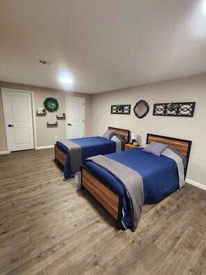 3 bedrooms, iron/ironing board, WiFi, bed sheets