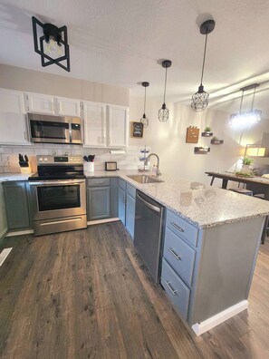 微波炉、烤箱、炉灶、洗碗机