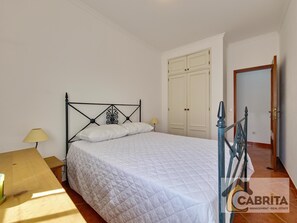 2 chambres, fer et planche à repasser, accès Internet, draps fournis