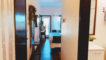 Iron/ironing board, free WiFi, bed sheets