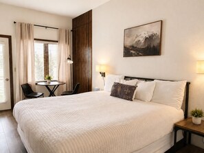 Iron/ironing board, free WiFi, bed sheets - King Hotel-Style Studio Near W RMNP + Pool & Hot Tubs (Granby)