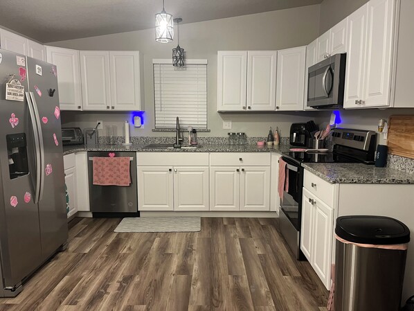Microwave, oven, stovetop, dishwasher