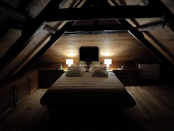 2 bedrooms, iron/ironing board, travel crib, free WiFi