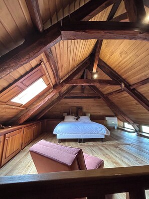 2 bedrooms, iron/ironing board, travel crib, free WiFi