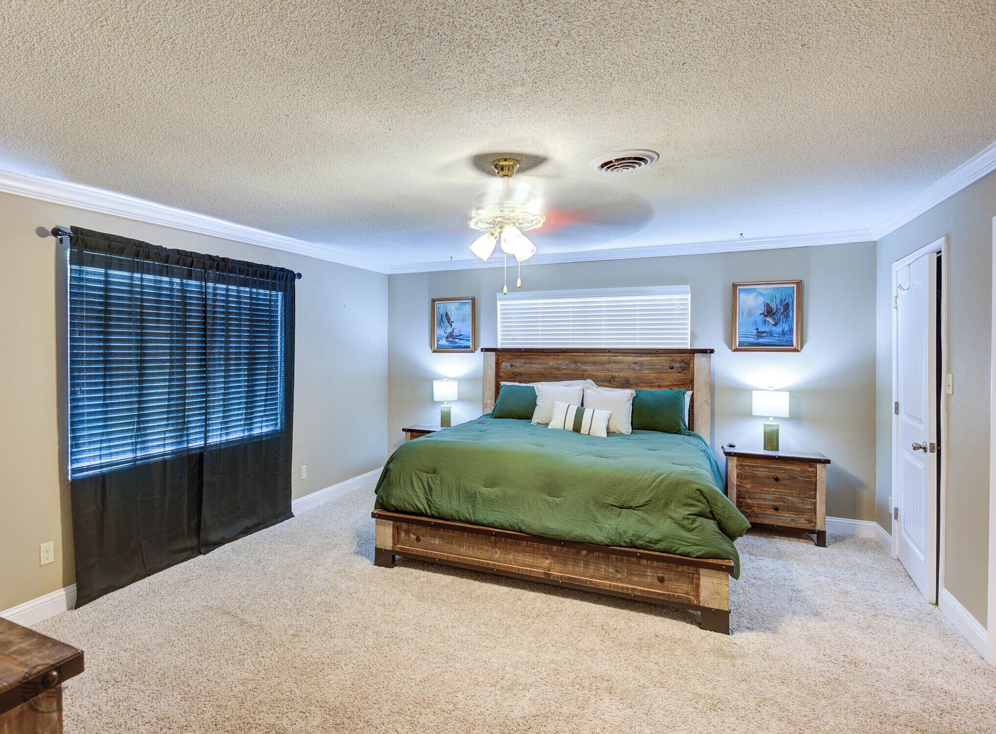 4 slaapkamers, een strijkplank/strijkijzer, reisbedje, gratis wifi