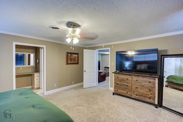 4 bedrooms, iron/ironing board, travel crib, free WiFi