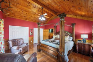 2 bedrooms, iron/ironing board, free WiFi, bed sheets - Charming Cottage on 70 acre Horse Ranch, 14 miles from I-40, Carroll County, TN (Cedar Grove)
