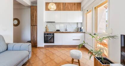 Sunny Balcony Stay | Walk to Golem Beach by PikHost