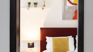 3 bedrooms, iron/ironing board, WiFi (free), bed sheets