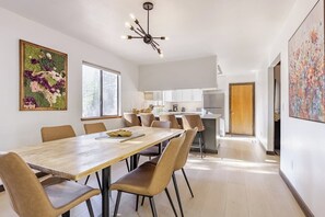Dining - Peaceful 3-bedroom house with AC in charming Arnold, CA (Arnold)