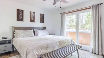 3 bedrooms, iron/ironing board, travel crib, free WiFi