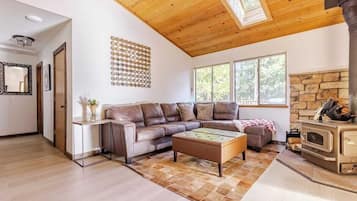 Smart TV, table tennis