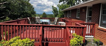 Spacious 4-BR House Close to Everything in Christiansburg, Blacksburg & Radford