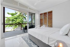 4 bedrooms, iron/ironing board, travel cot, free WiFi