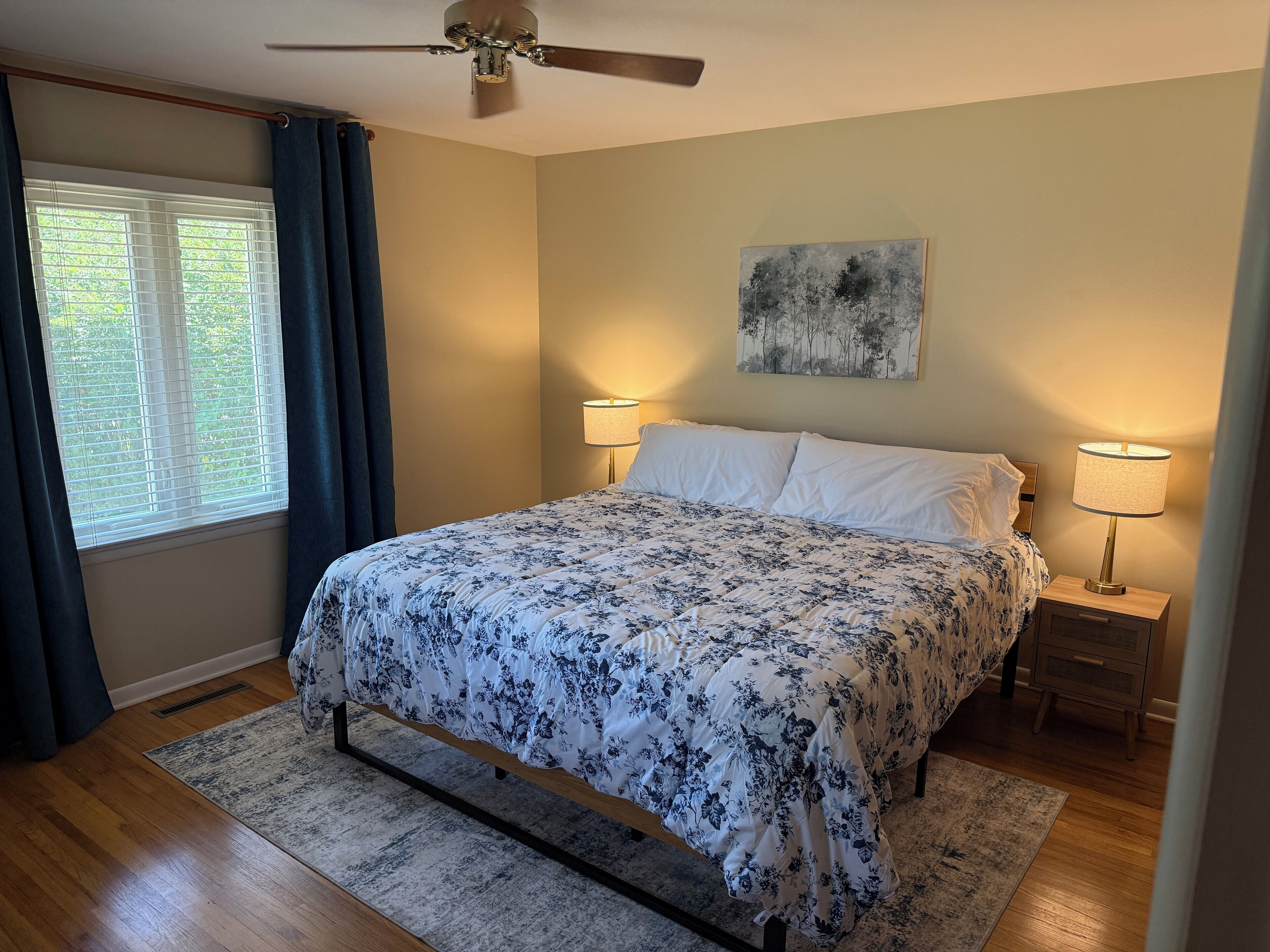 3 bedrooms, iron/ironing board, WiFi, bed sheets