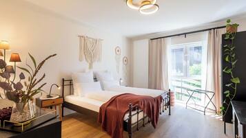 3 bedrooms, in-room safe, desk, iron/ironing board