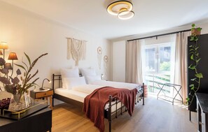 3 slaapkamers, een kluis op de kamer, een bureau