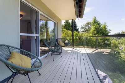 Overlook Lodge - Exclusive 5-Star Vacation Home on Lake Eder in Kellerwald