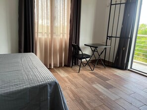 3 chambres, fer et planche à repasser, Wi-Fi, draps fournis