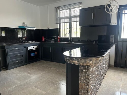 Delightful 3-Bedroom Apartment in Balaclava with Access to Shared Pool