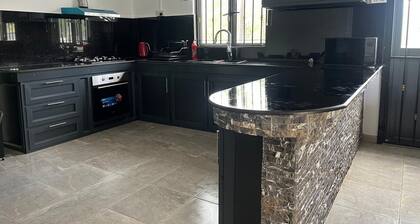 Delightful 3-Bedroom Apartment in Balaclava with Access to Shared Pool