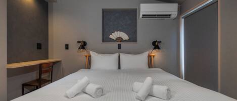 2 bedrooms, iron/ironing board, internet