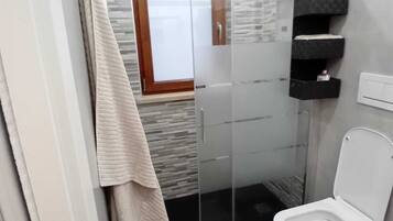 Dusj, hårføner, bidé og håndklær