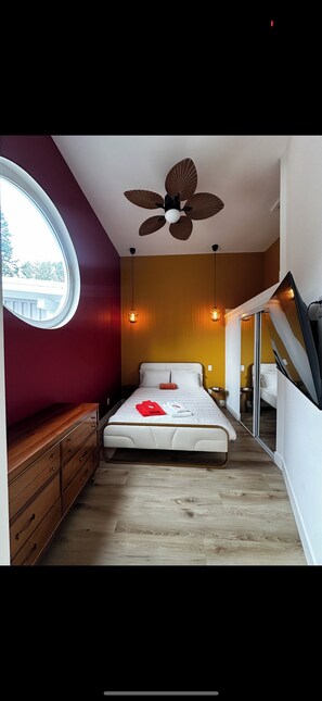 2 bedrooms, iron/ironing board, Internet, bed sheets