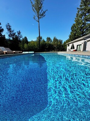 Outdoor pool, a heated pool