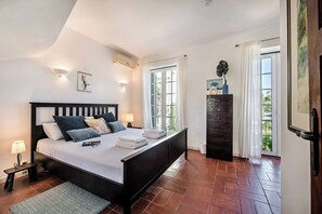 3 bedrooms, in-room safe, desk, iron/ironing board