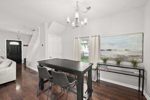 House, Multiple Beds, Patio, Garden View (The Southern Nook) | Dining