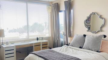 2 bedrooms, iron/ironing board, internet, bed sheets