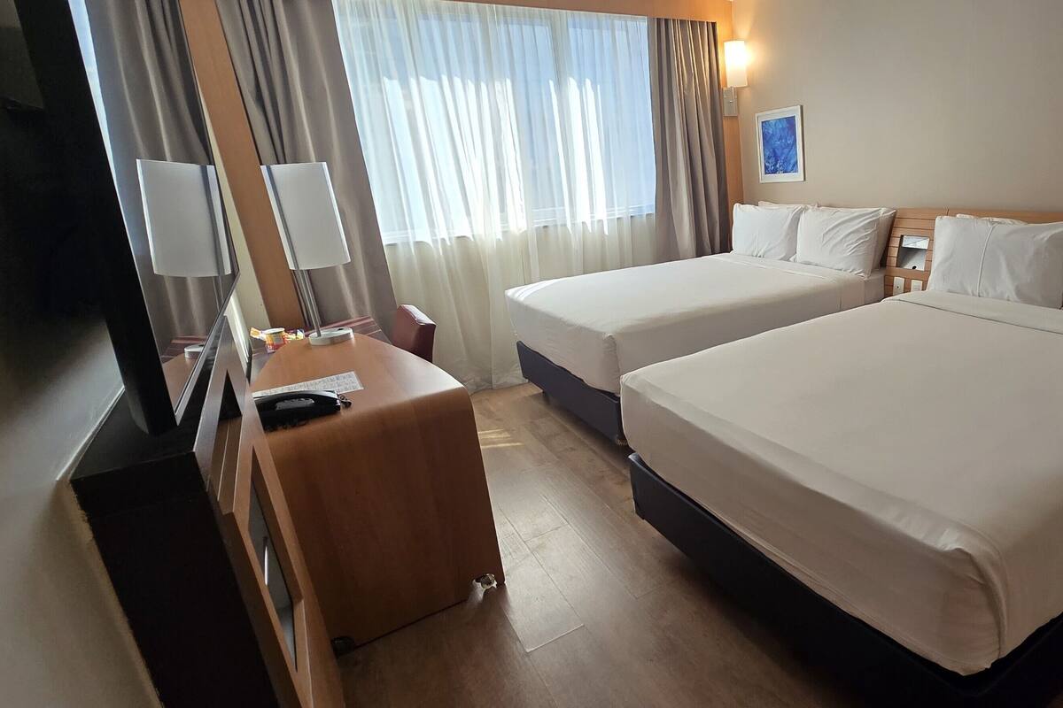 Minibar, una cassaforte in camera, una scrivania, postazione laptop