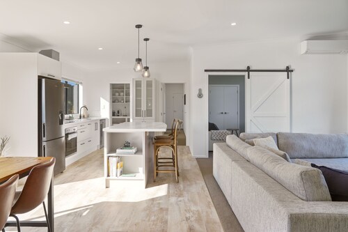 Hosts on the Coast Cooks Coastal Comfort