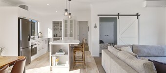 Hosts on the Coast Cooks Coastal Comfort