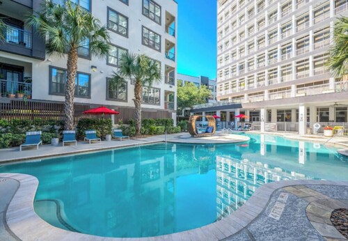 HTX Luxury Downtown Apartments 10 mins away from galleria mall private parking