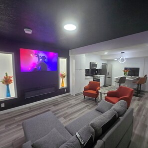 TV, fireplace - The Walkout at the Ravine (Edmonton)
