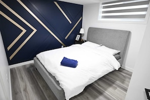 2 bedrooms, iron/ironing board, free WiFi, bed sheets - The Walkout at the Ravine (Edmonton)