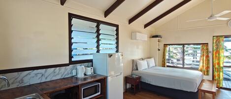 Studio, Lagoon View | Living area