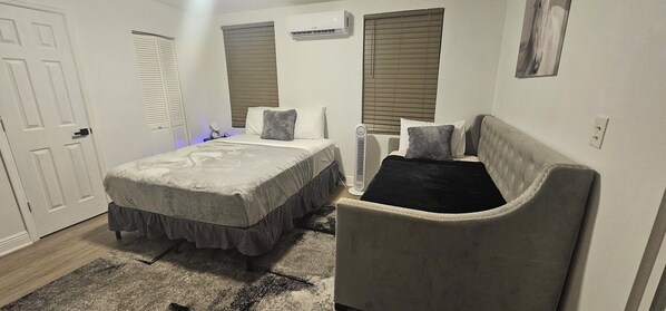 1 bedroom, WiFi, bed sheets