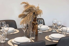 Dining - Kew View Suite 2BR Sleeps 9, near Central London (Richmond)