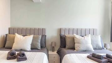 Bügeleisen/Bügelbrett, Reisekinderbett, WLAN, Bettwäsche