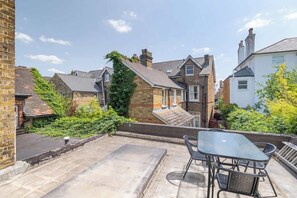 Outdoor dining - Apartment near kew gardens w/ kitchen (Greater London)