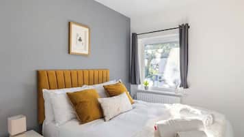 Iron/ironing board, travel cot, WiFi, bed sheets