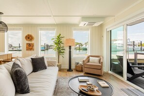 Smart TV, books, stereo