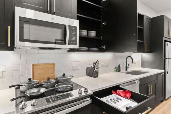 Fridge, microwave, oven, stovetop