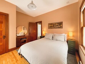 2 bedrooms, desk, iron/ironing board, free WiFi