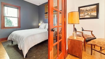 2 slaapkamers, een bureau, een strijkplank/strijkijzer, gratis wifi