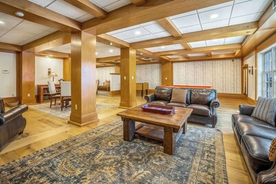 Weekday Special ⛷️Stratton Slopeside Condo at The Landmark!🎿