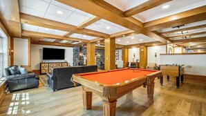 A spacious room with a pool table, a sofa, and a television. - ⛷️Slope side Condo- (Stratton)